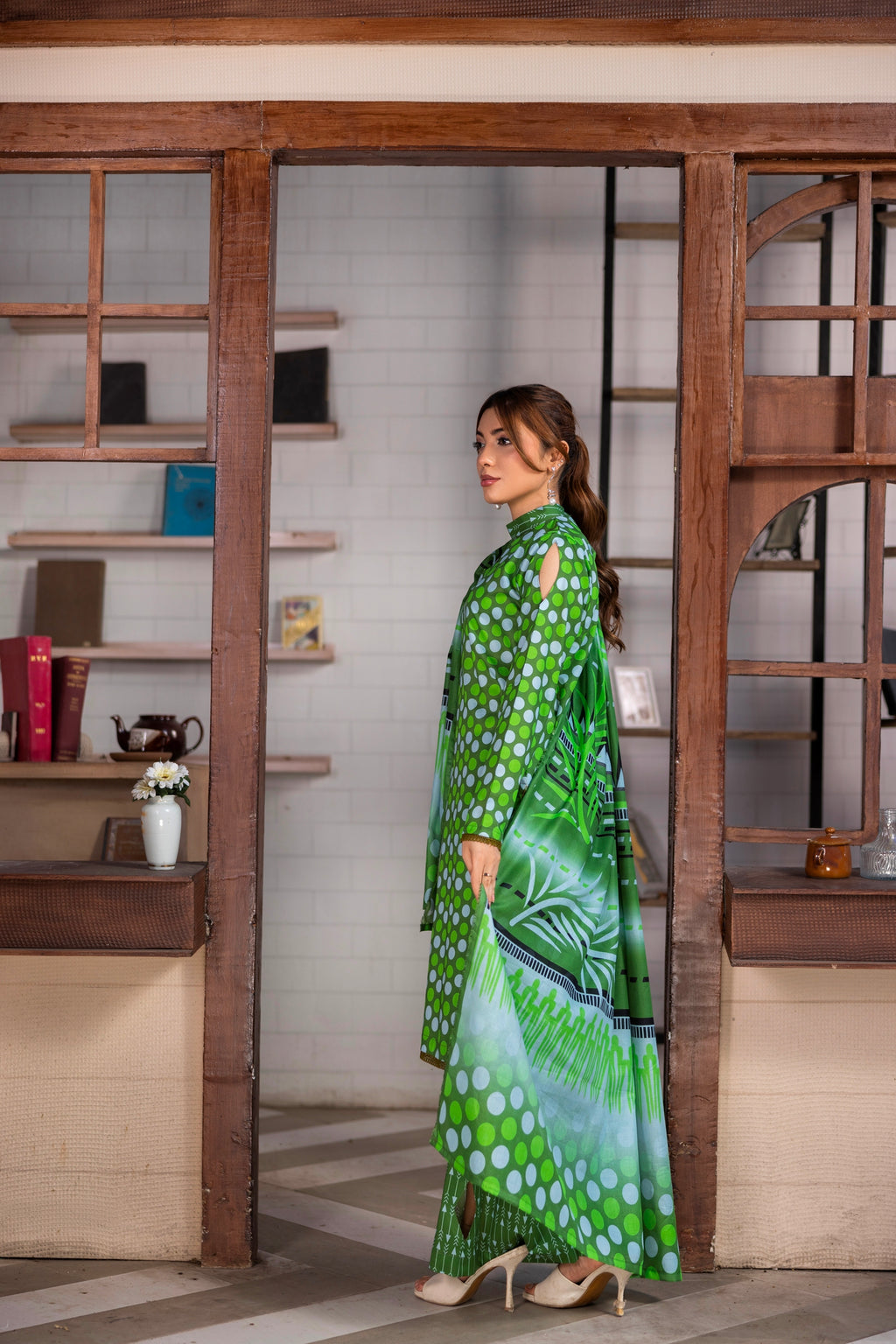 Platinum Print Lawn D-10 BIN NAEEM