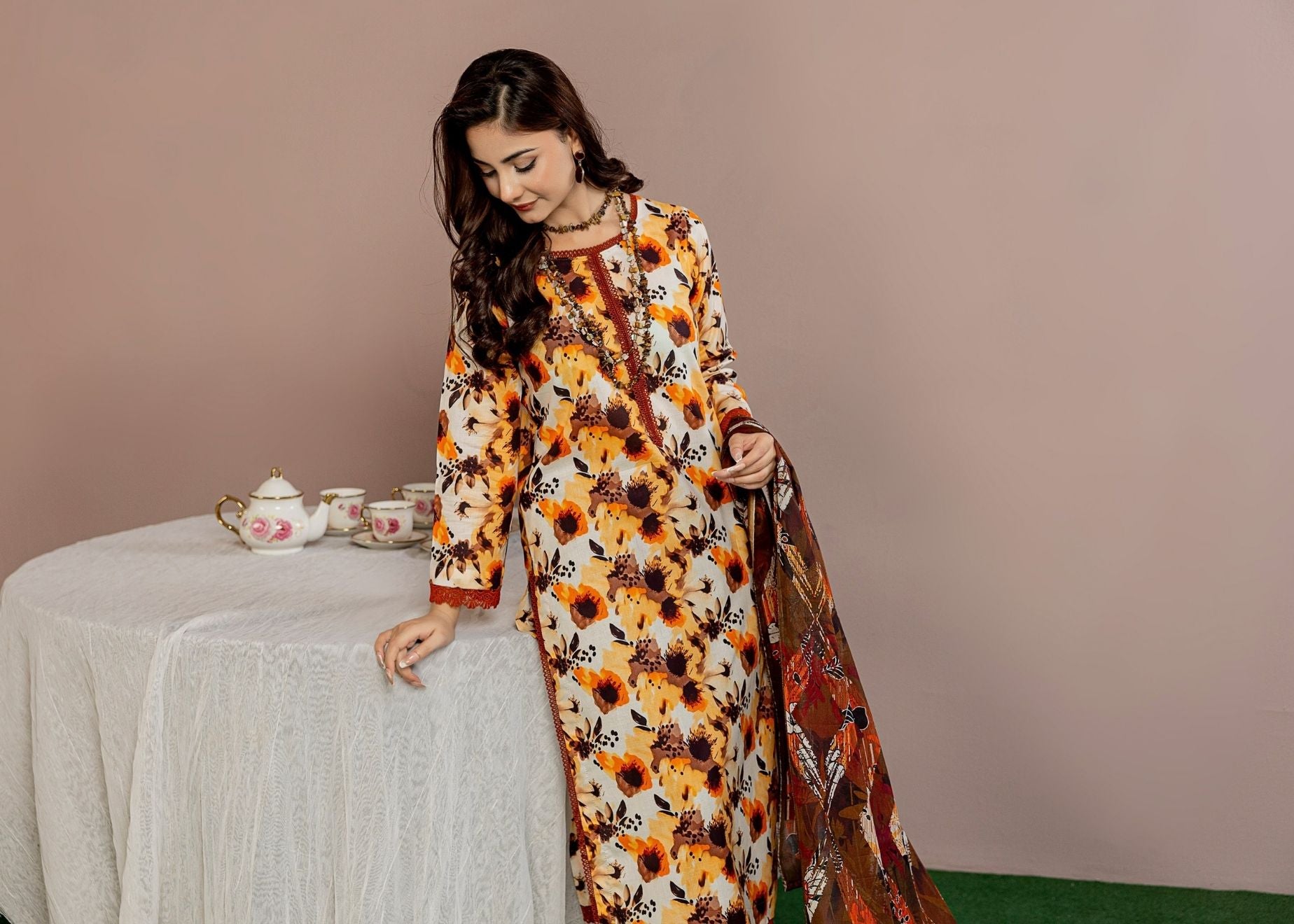 Platinum Print Lawn D-8 BIN NAEEM