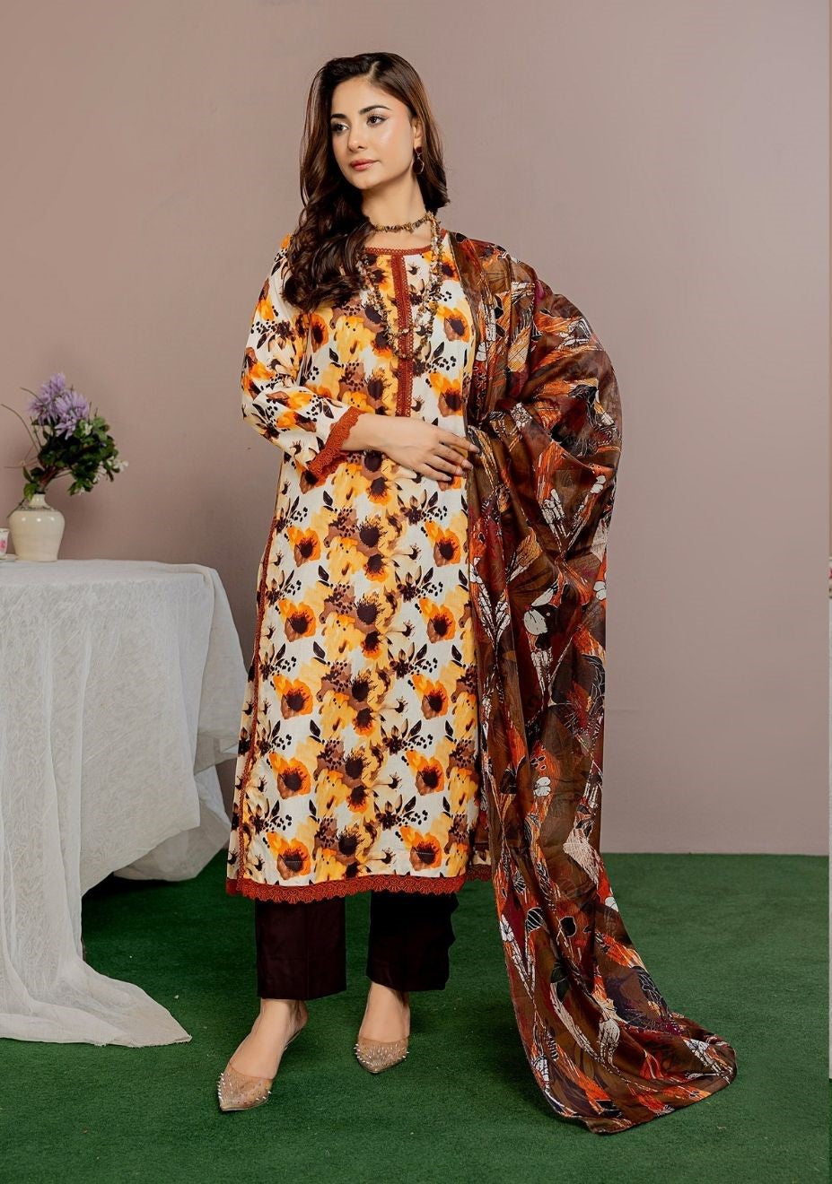 Platinum Print Lawn D-8 BIN NAEEM